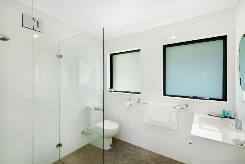 Executive Residence Bathroom - Haven Holiday Resort (800 × 536px)-1