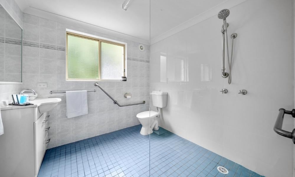 Haven Holiday Resort Sussex Inlet Wheelchair Accessible 2bdr Apartment Bathroom 2023 (1000 × 600px)