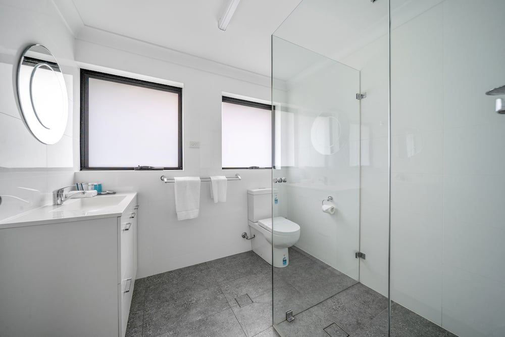 Haven Holiday Resort Sussex Inlet 2bdr Apartment Bathroom