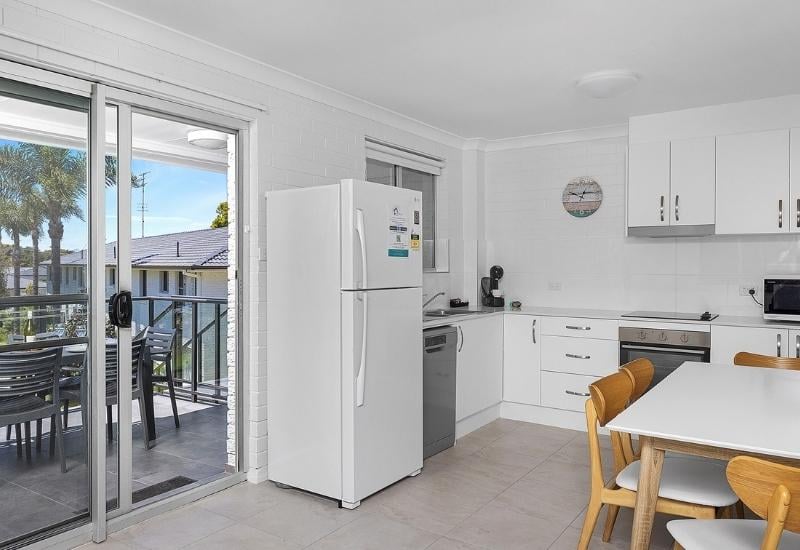 Seaside Holiday Resort Fingal Bay kitchen and dining-1